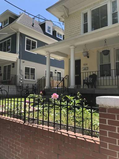 Main picture of 904 Webster St NW