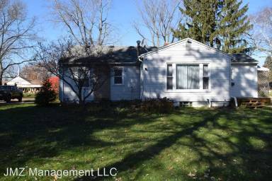 Main picture of 1428 N Pontiac Trl