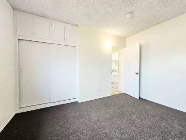 Main picture of 231 1/2 E 89th St