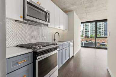 Main picture of 167 W Huron St