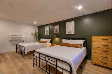 Main picture of 1078 E White Mountain Blvd