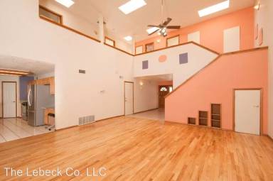 Main picture of 1736 Miracerros Pl NE