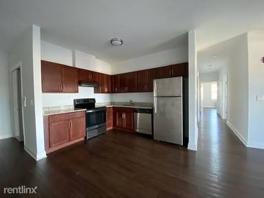 Main picture of 747 Grand St