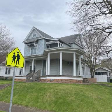 Main picture of 136 S Wood St
