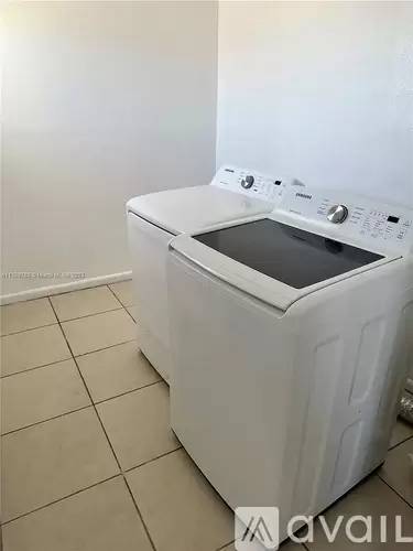 Main picture of 4221 SW 21st St