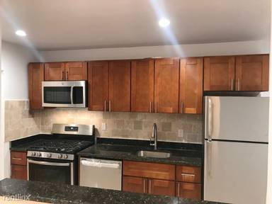 Main picture of 905 McLean Ave