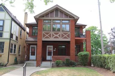 Main picture of 319 W Hutchinson Ave