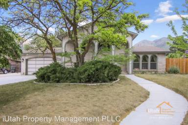 Main picture of 1576 Custer Ave