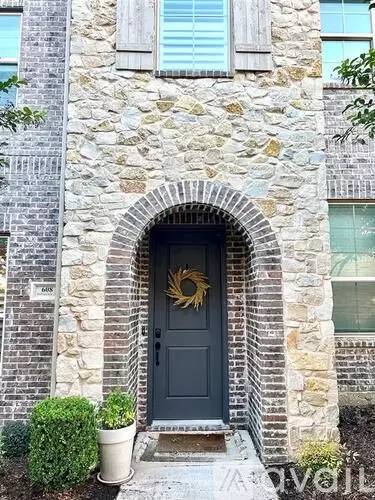 Main picture of 608 Ballustrade Dr