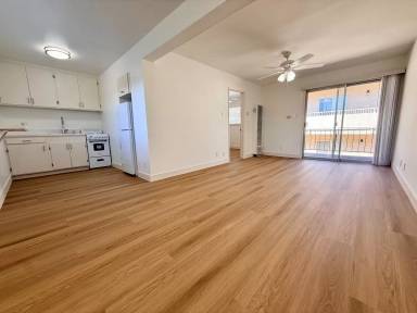 Main picture of 1239 Oak Grove Ave