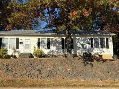 Main picture of 1618 Holloway St