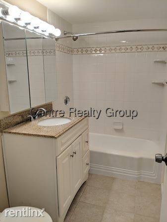 Main picture of 17 Hammond Pond Pkwy