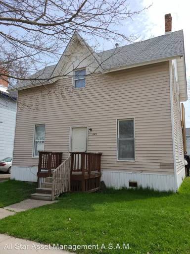 Main picture of 220 N Jefferson St