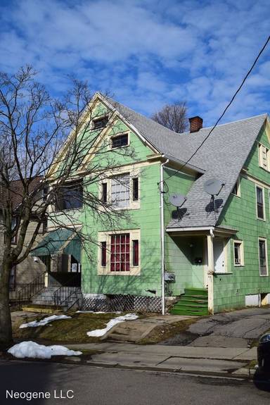 Main picture of 44 1/2 Saint John Ave
