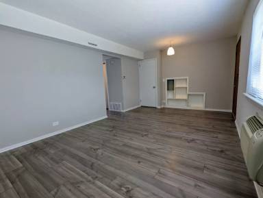 Main picture of 235 E Palatine Rd