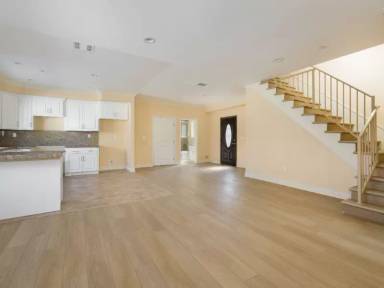 Main picture of 4952 W 112th St