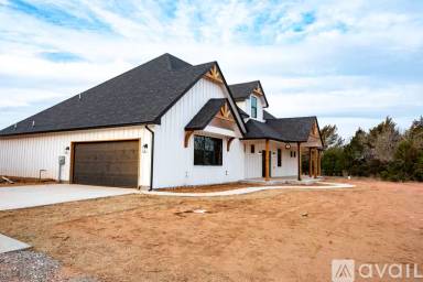 Main picture of 2725 Stinnett Ln