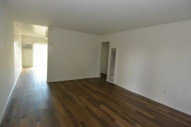 Main picture of 201-205 Turf Dr