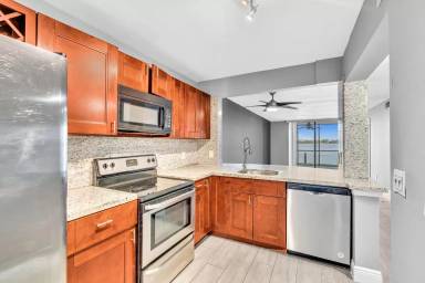 Main picture of Lake Emerald Condo