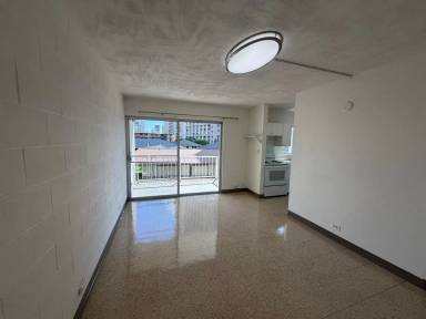 Main picture of 2465 Kapiolani Blvd