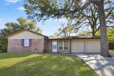 Main picture of 901 Bluff Dr