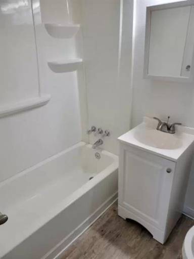 Main picture of 5605 W Warren Ave