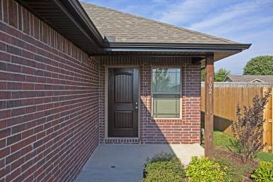 Main picture of 910 SW Crownview St