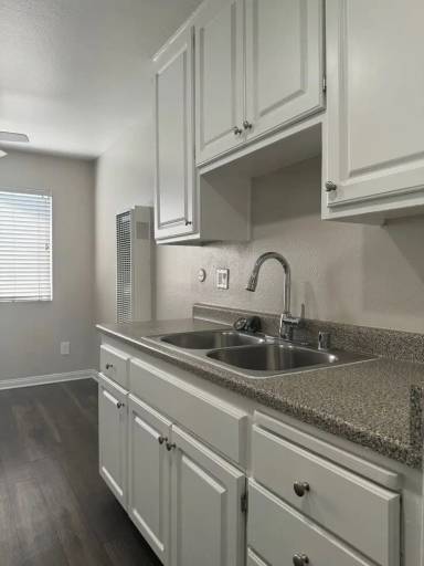 Main picture of Pacific Pointe South Apartments