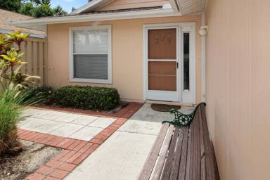 Main picture of 860 Chatham Dr