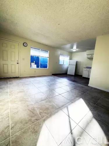 Main picture of 2832 E Grant Ave