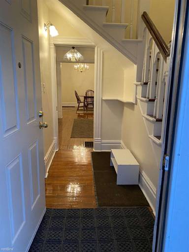 Main picture of 930 Douglas St NW