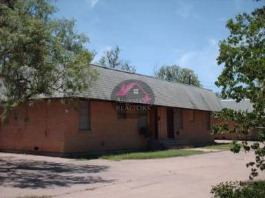 Main picture of 241 Merchant St