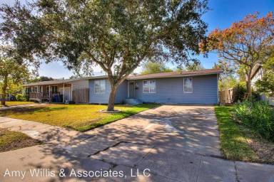 Main picture of 909 Clare Dr