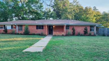 Main picture of 2710 Littleton Rd