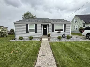 Main picture of 62 SW 12th St