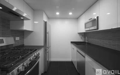 Main picture of 21 West End Ave Apartments