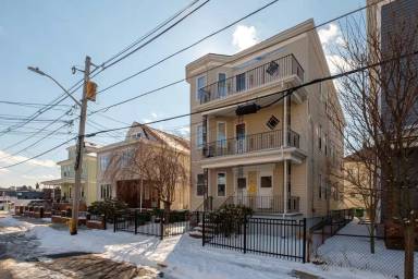 Main picture of 39 Lambert St