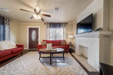 Main picture of 1501 S Jamestown Ave