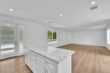 Main picture of 8720 Silver Way