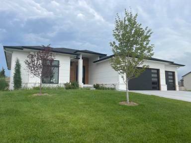 Main picture of 2702 N Eagle St