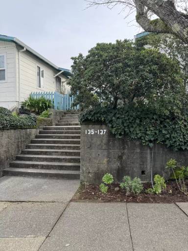 Main picture of 137 Redwood Ave