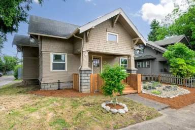 Main picture of 561 1/2 Madison St