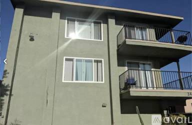 Main picture of 2460 Linden Ave