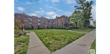 Main picture of 55 Windsor Ave