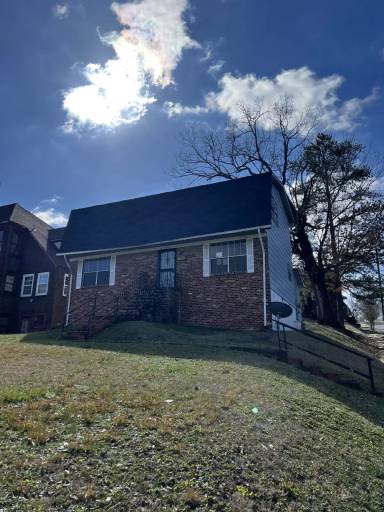Main picture of 1569 Graymont Ave W