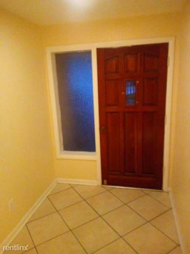 Main picture of 1427 NE Pine Island Ln