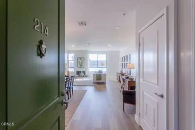 Main picture of 6938 Laurel Canyon Blvd