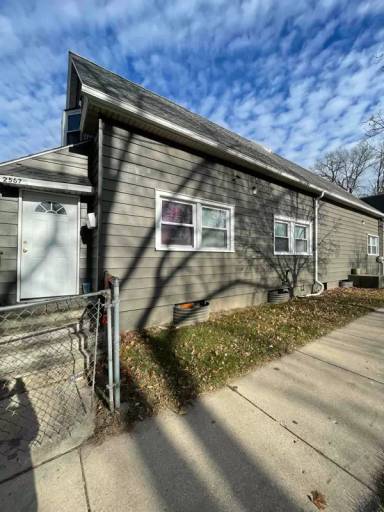 Main picture of 2567 S 9th Pl