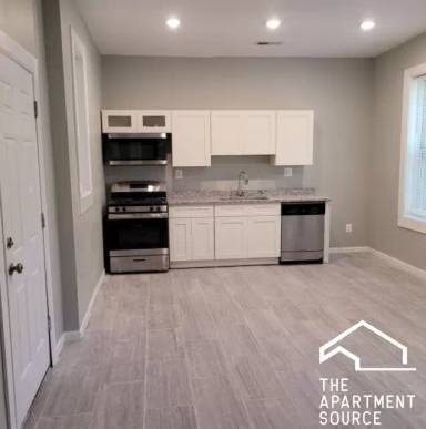 Main picture of 958 N Avers Ave