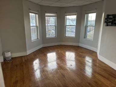 Main picture of 462 Bridge St